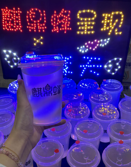 麒鼎蜂柠檬蜂蜜水陪伴朱孝天阳江开唱,用音乐与清爽致敬初心